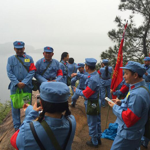 清明时节，缅怀先烈！两千驴友齐聚金寨“重走红军路”！