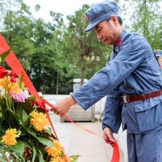 南京市鼓楼区区级机关党务干部培训班党员瞻仰金寨红军广场